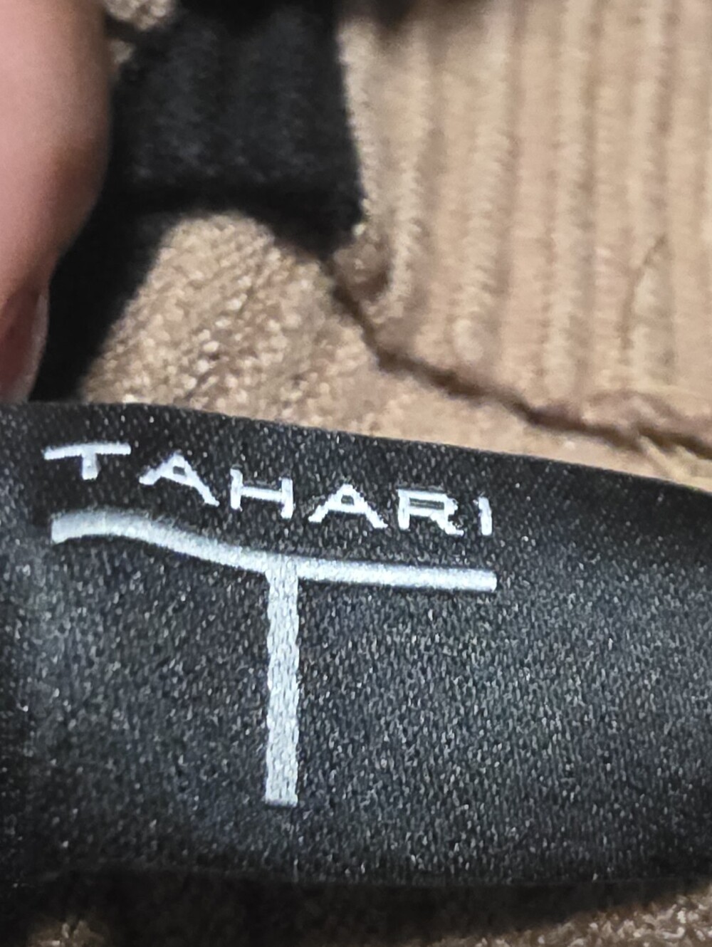 Tahari Womams Brown and Black Ribbed Sweater PTP 24.5 Inches - Picture 3 of 4